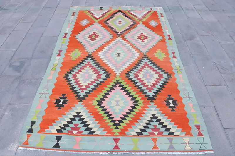 鮮やかなオレンジとグリーンのラグ、6.3x10.4フィートのストライプデザイン