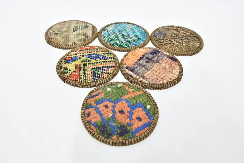 Posavasos redondos bohemios verdes y bronce, posavasos bohemios con estilo