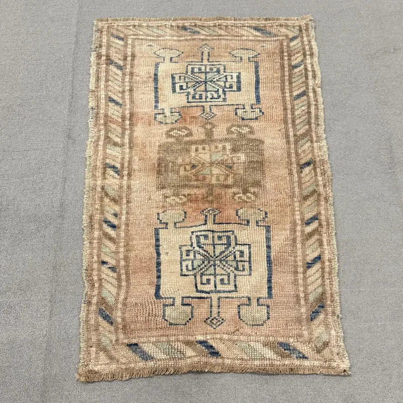 Alfombra turca vintage pequeña de 56 x 95 cm, alfombra Oushak de lunares marrones - 1