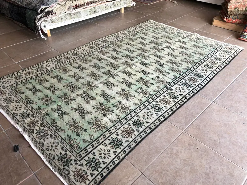 Zarif Yeşil Halı, 4,92x8 ft Çiçek ve Geometrik Tasarım