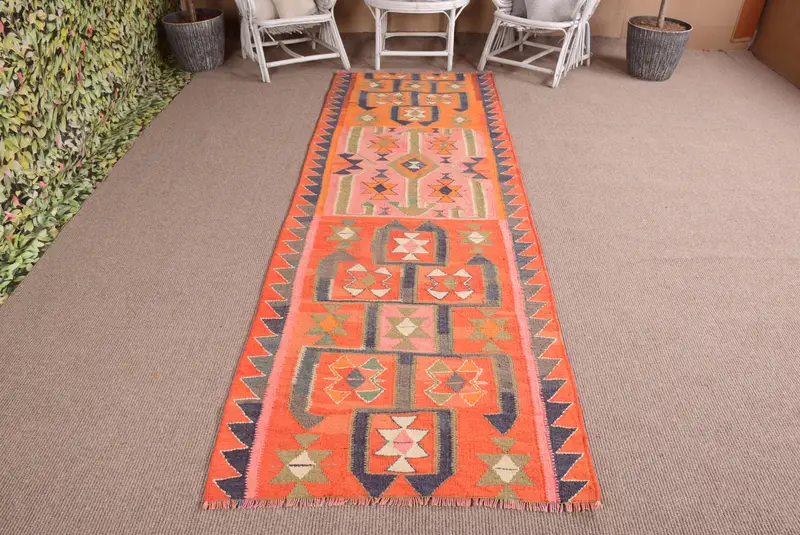 Türkischer Teppich, 3,3x10,3 ft Läufer Vintage Teppich, Kelim Teppich mit orange-blauem Rand - 1