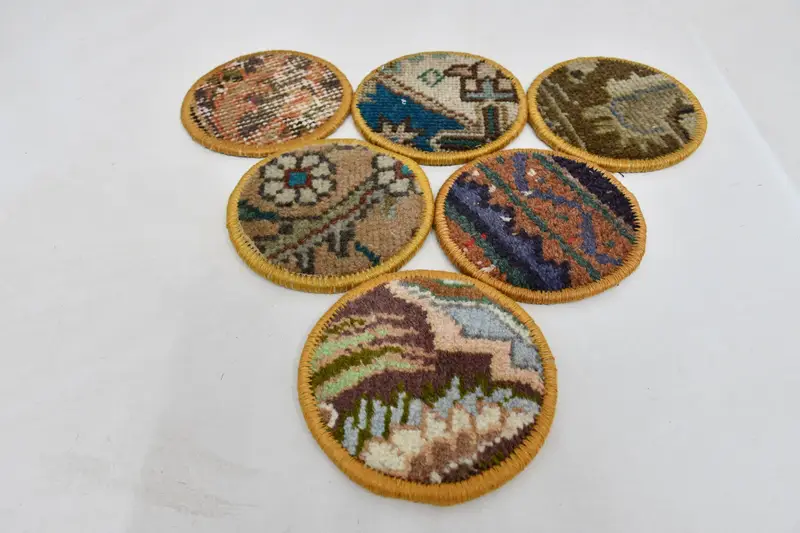 Posavasos tejidos en azul y marrón, almohadillas para alfombras de inspiración étnica