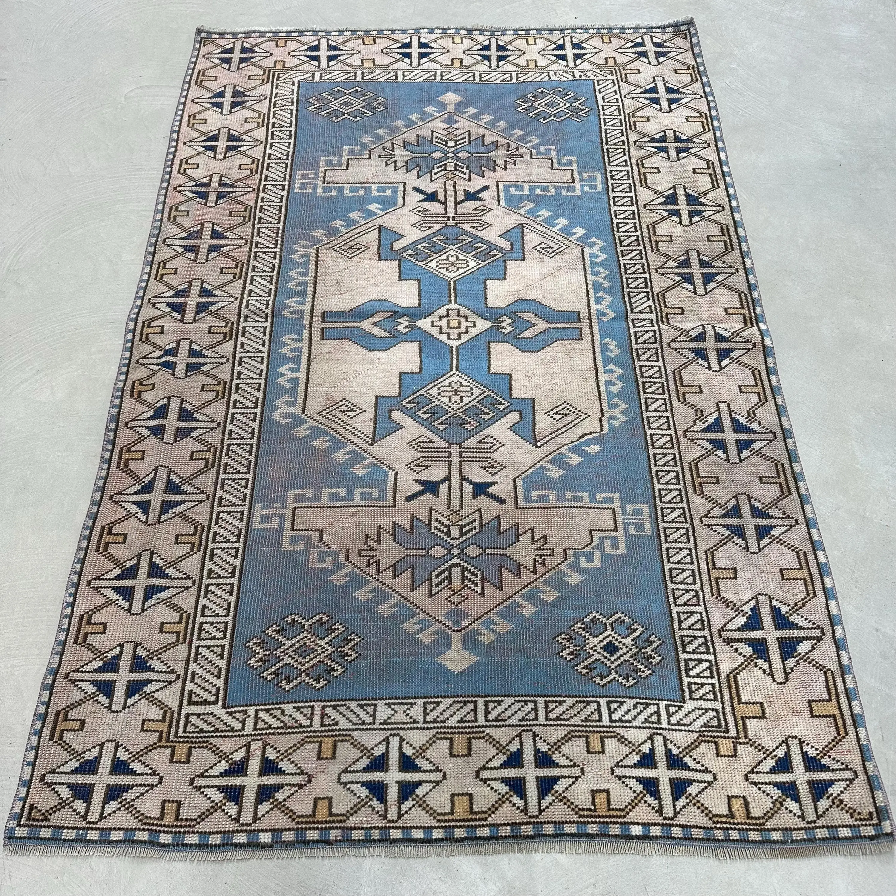 Turkish Rug 4.1x6.4 ft, Blue White Bordered Wool Vintage Rug - 1