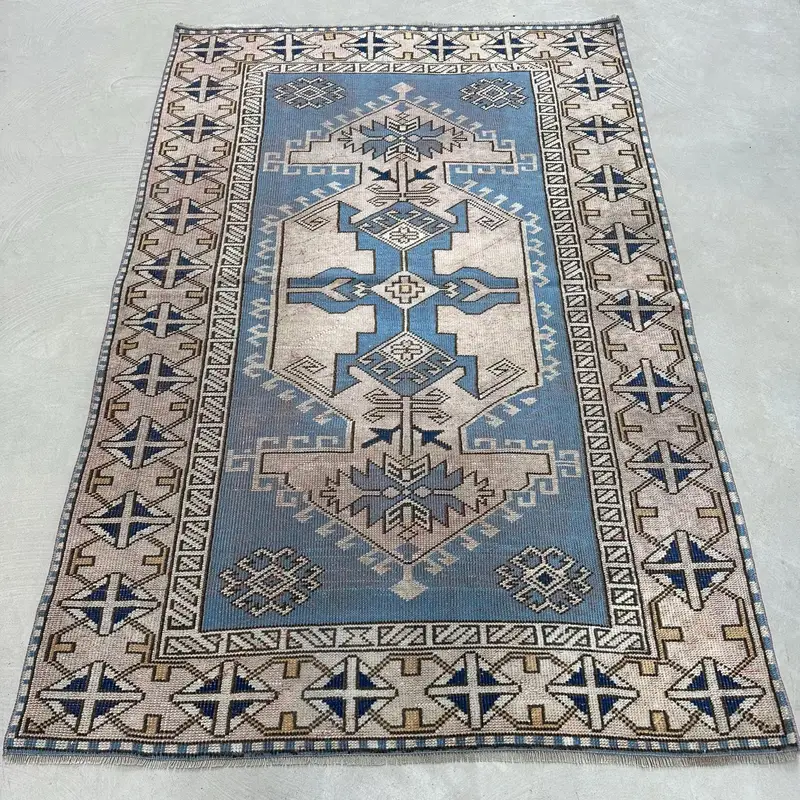 Mavi & Bej Halı, 4,1x6,4 ft Zarif Bordürlü Tasarım