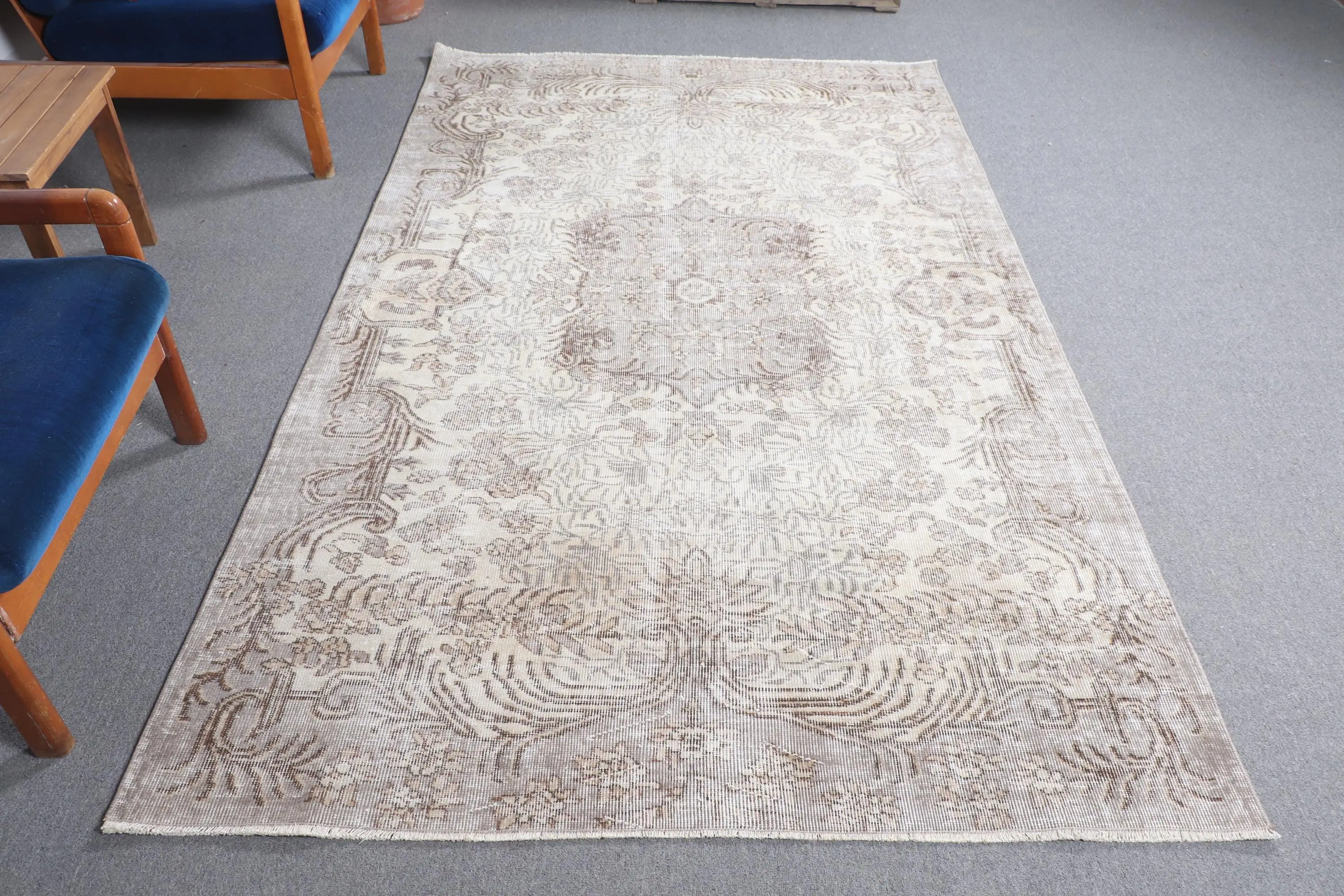 Alfombra vintage de 5x8,3 pies, alfombra turca grande, alfombra Ikat marrón blanco - 1