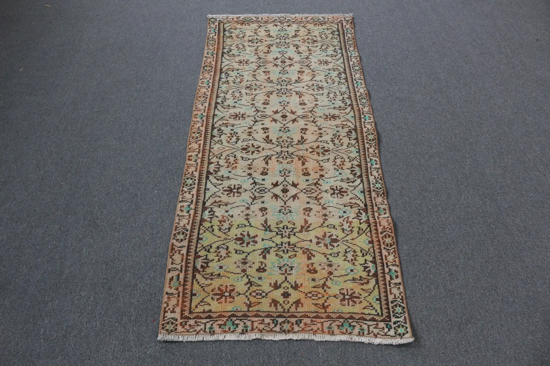 Alfombra de acento turco 2,7x6,2 pies (81x190 cm), alfombra de lana floral marrón vintage - 1