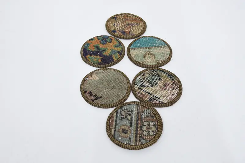 グリーンとブラウンのキリムコースター、スタイリッシュで耐久性のあるテーブルコースター