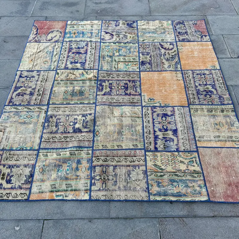 Vibrant 5,1x5,4 ft Rug, Orange & Blue Solid Pattern