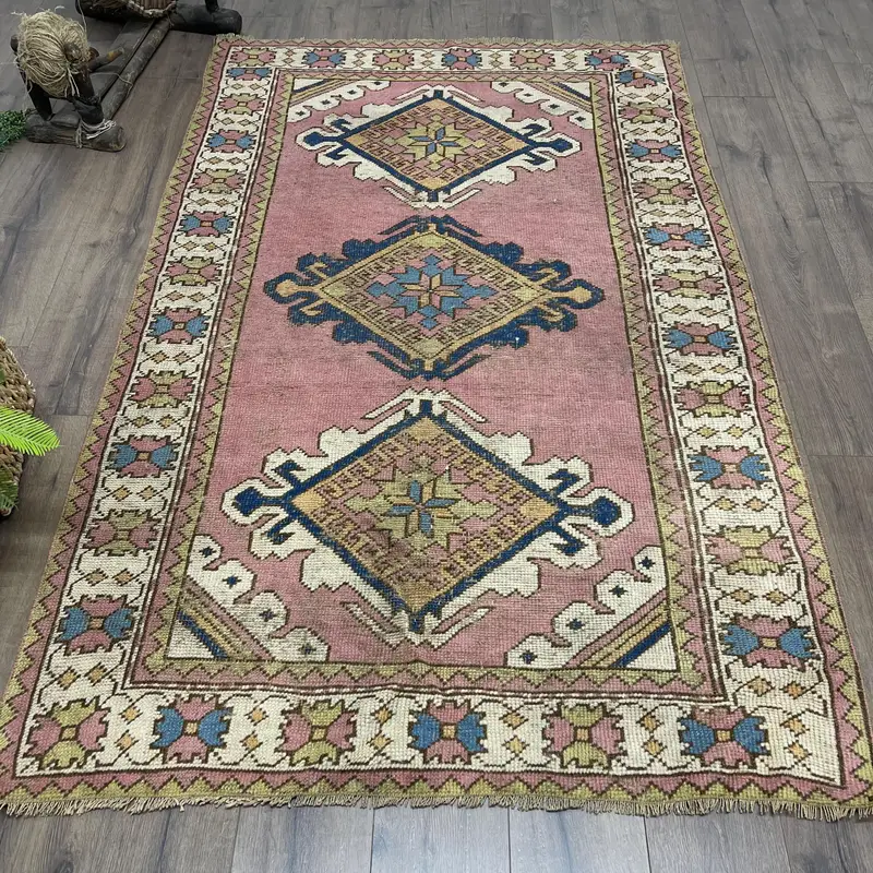Pink Moroccan Rug, 4,3x6,8 ft, Blue Accents