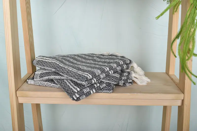 Kişiselleştirilmiş hediye, monogram çay havlu, 32x18 pamuklu düz havlu, el yapımı hediye, onun için hediye, düğün iyilikleri, monogram el havlu, organik çay havlu - 7