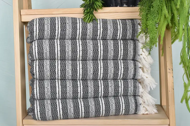 Kişiselleştirilmiş hediye, monogram çay havlu, 32x18 pamuklu düz havlu, el yapımı hediye, onun için hediye, düğün iyilikleri, monogram el havlu, organik çay havlu - 1