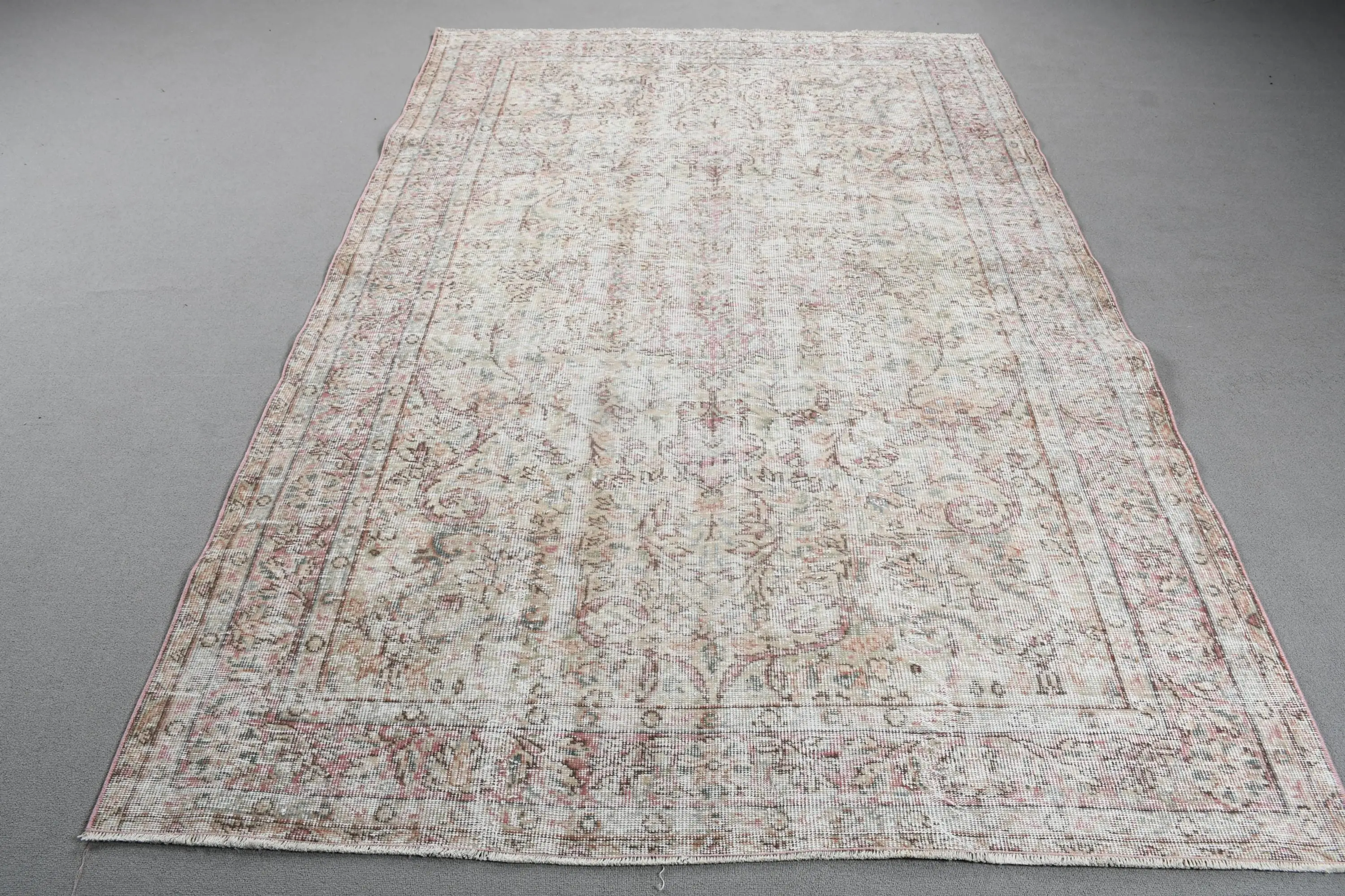 Vintage Türk Halısı, 5.6x8.7 ft Büyük Halı, Beyaz Pembe Güneybatı Halısı - 1
