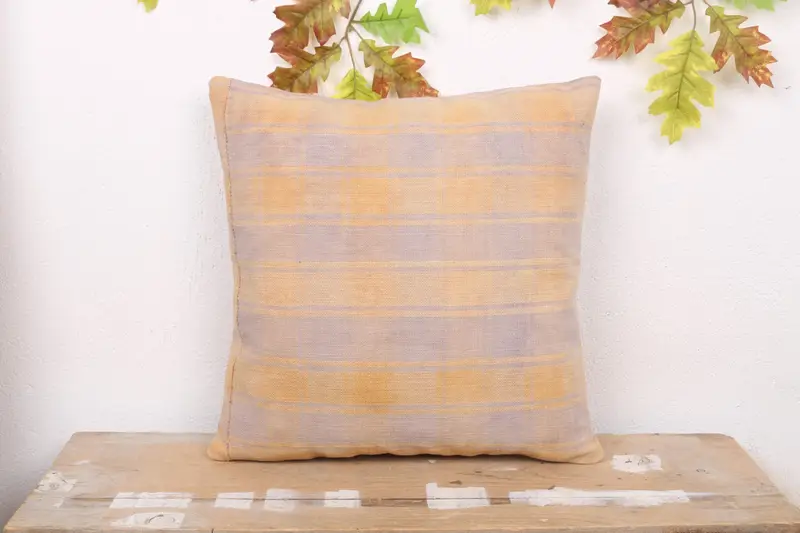 Orange und lila gestreiftes Kissen, besticktes Vintage-Kissen