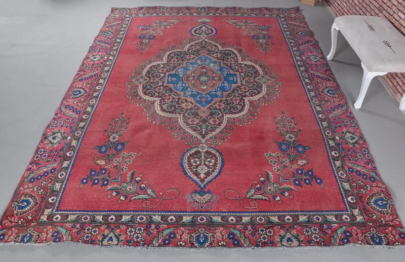 Red Persian Rug, 8,2x11,2 ft Elegant Blue Accents