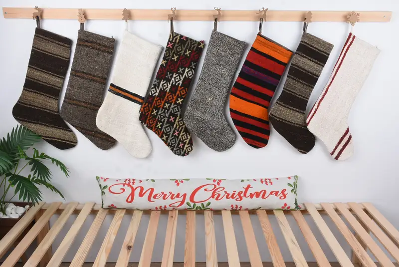 Şenlikli Noel Süsleri Deseni, 8 İnç Genişliğinde Noel Çorabı