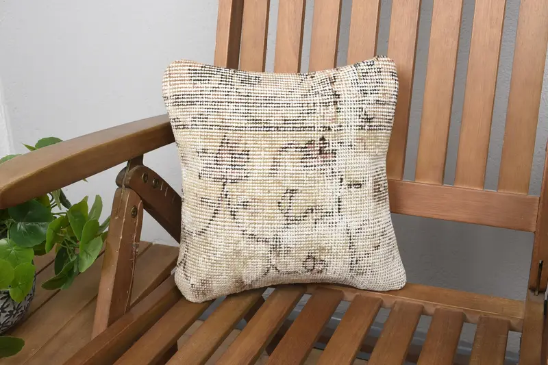 Beigefarbenes Southwestern-Wurfkissen, besticktes Vintage-Kissen, 12x12