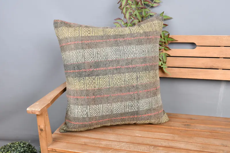 İşlemeli güneybatı atma yastığı, 24x24 inç sarı ve gri yastık