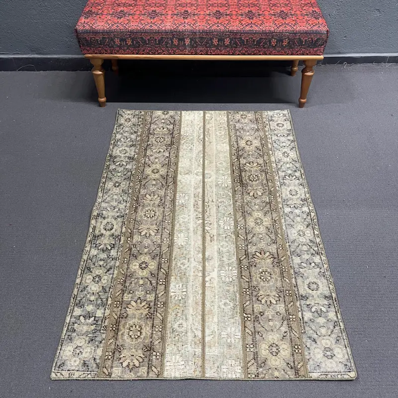 Green, Beige Animal Print Rug, 3,1x4,7 ft