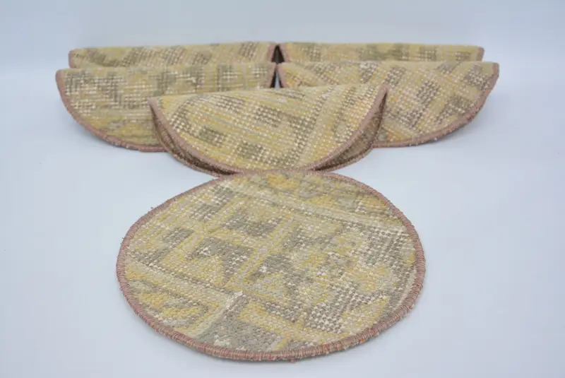 オレンジとブラウンのサークルアンダープレート、ナチュラルキリムプレースマット