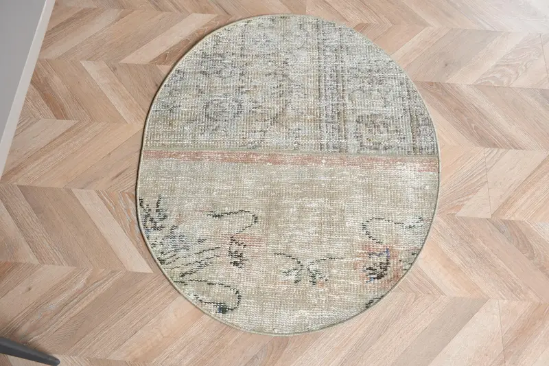 Alfombra beige y naranja, diseño con bordes de 80 x 90 cm