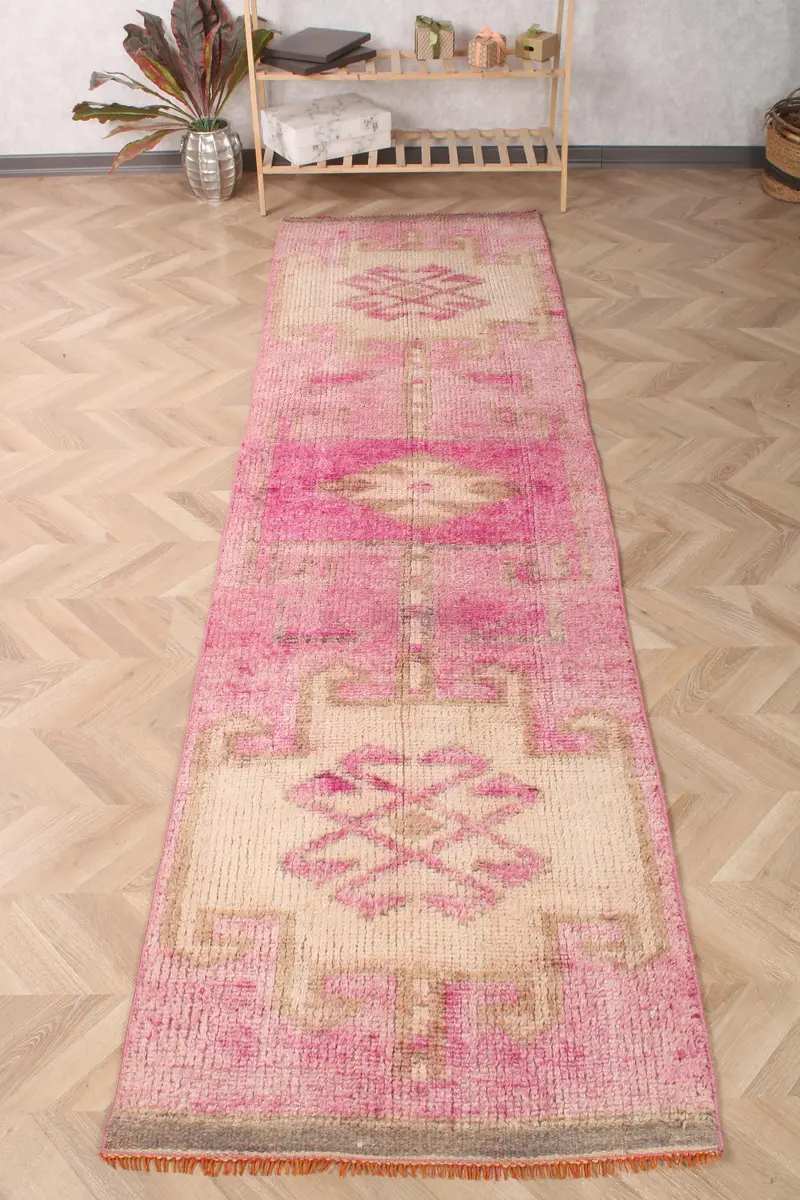 Vintage Türkischer Teppich, 2,9x10,4 ft Läuferteppich, rosa brauner Tierdruckteppich - 1