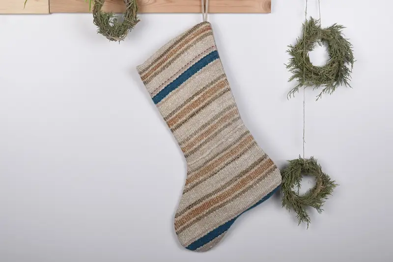 Şenlikli Noel Süsleri Deseni, 19 İnç Genişliğinde Noel Çorabı