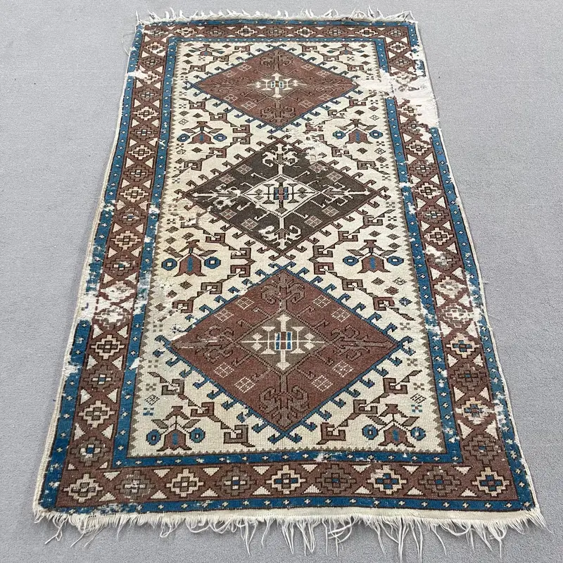 エレガントなベージュのオリエンタルラグ、3.4x5.7フィートのシックな室内装飾