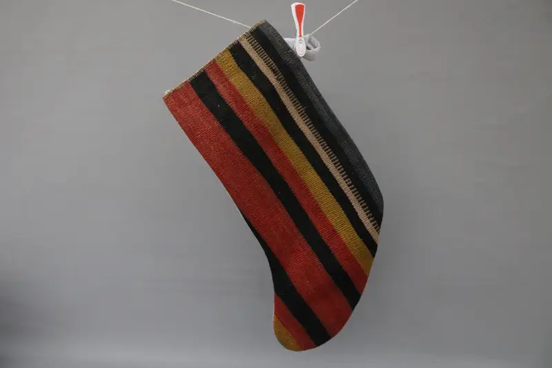 レッドクリスマスストッキング、幅9インチのクリスマスオーナメント装飾