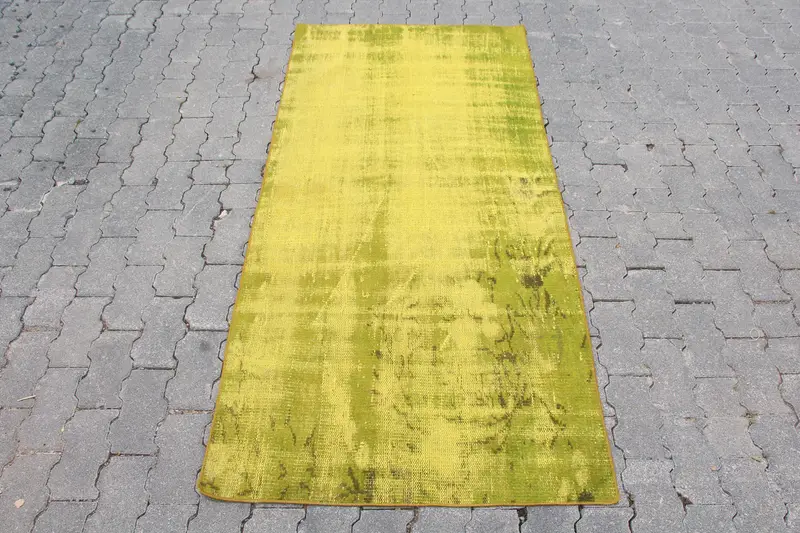 Grüner, schwarzer Teppich mit Tiermuster, 2,8 x 5,9 Fuß