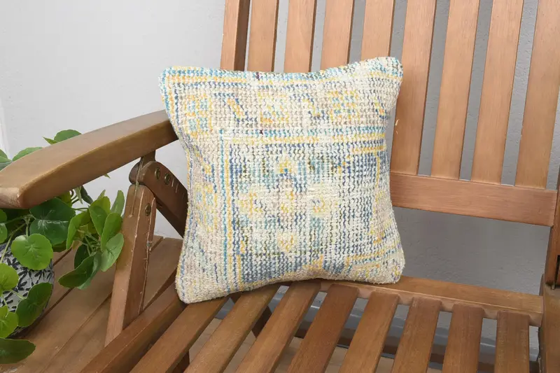 Handgefertigtes besticktes Kissen, geometrisches Vintage-Kissen in Grün und Orange