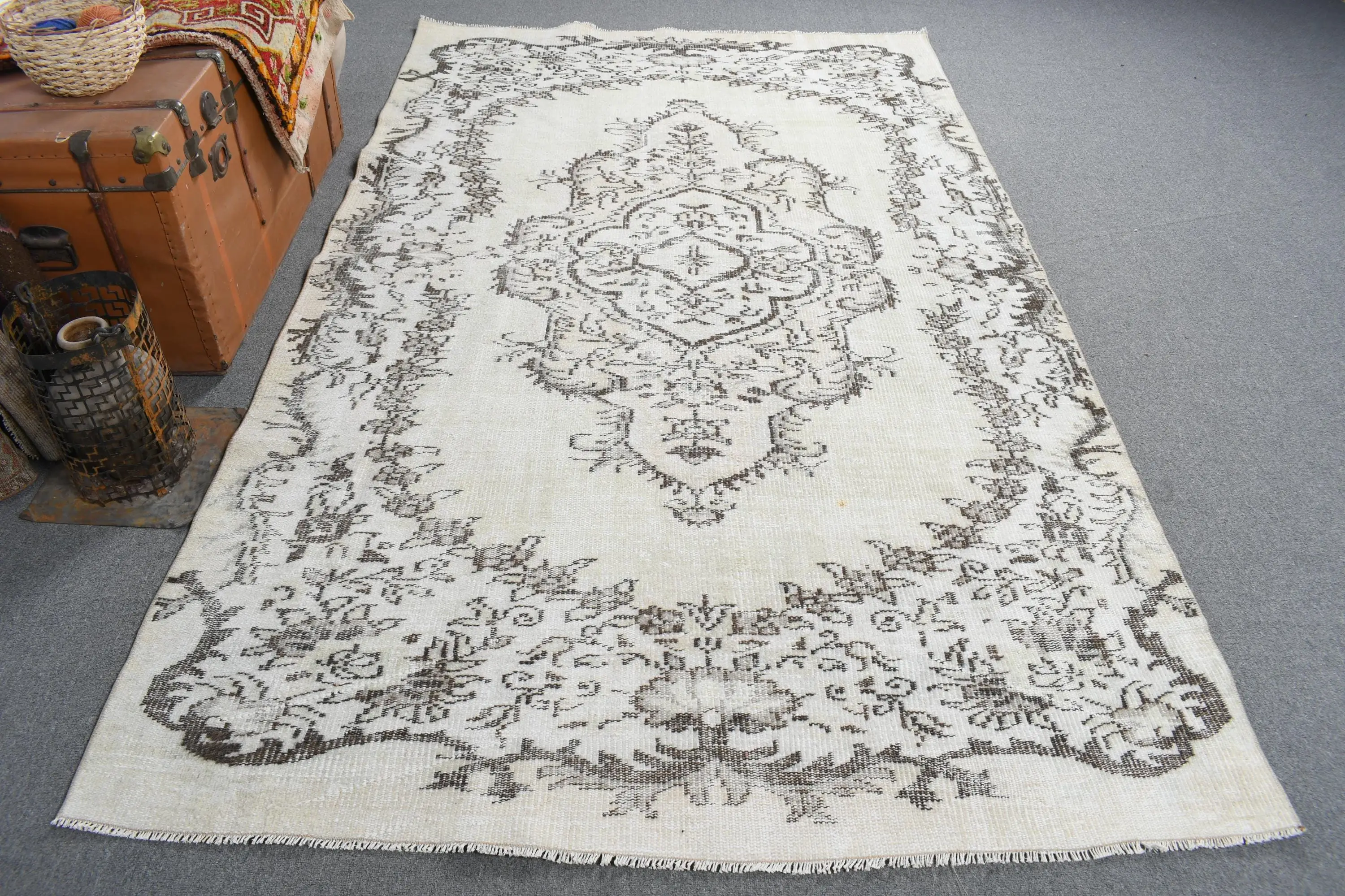 Vintage Büyük Halı, 5.3x8.7 ft Türk Halısı, Beyaz Yün Halı - 1