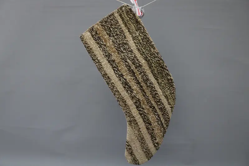 Medias de adornos navideños marrones y beige, decoración festiva navideña