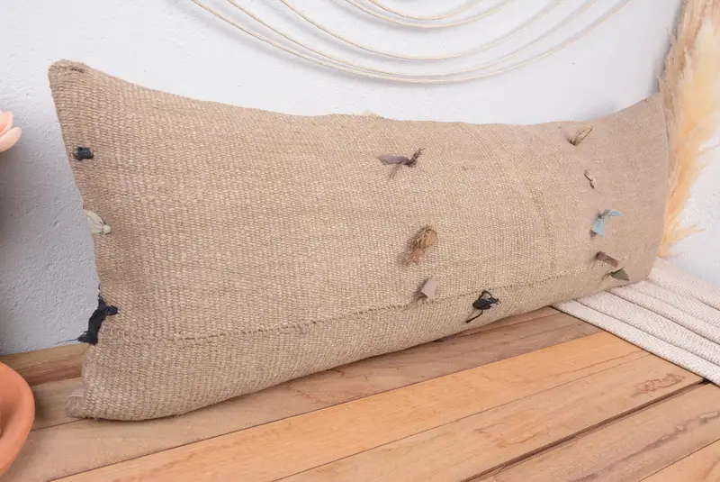 Almohada de tiro bordada beige, cojín de patchwork hecho a mano