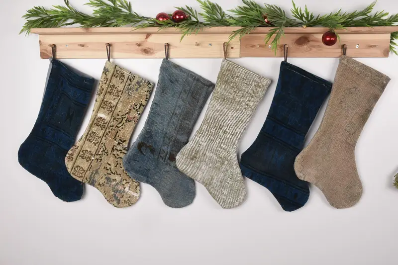 Medias con adornos navideños beige y marrón, medias navideñas de 17 pulgadas de ancho