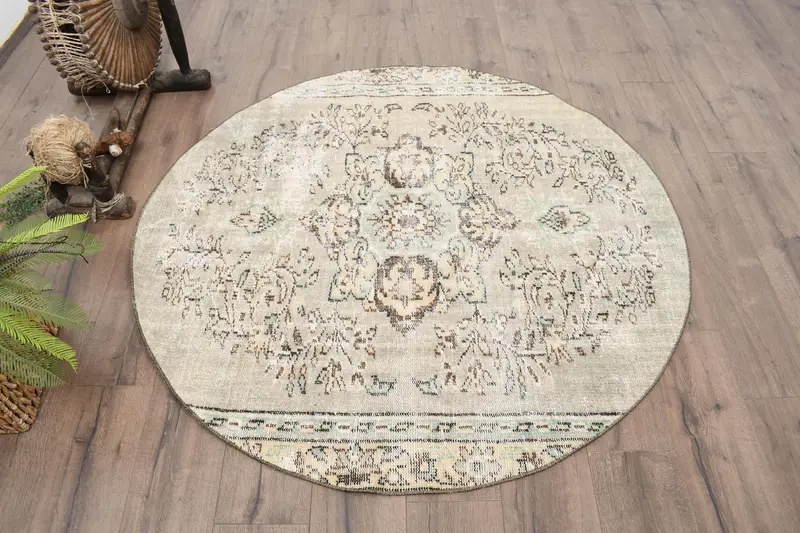 Vintage türkischer runder Teppich 4,9x4,9 ft (150x150 cm), weißer marokkanischer Oushak-Teppich - 1