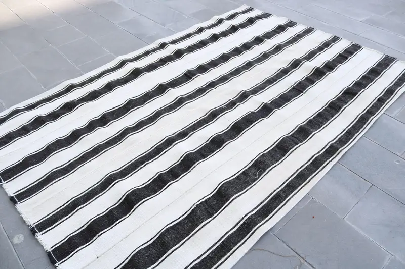 5.6x9 ft Vintage Oushak Halı, Siyah Türk Yün Halısı - 1