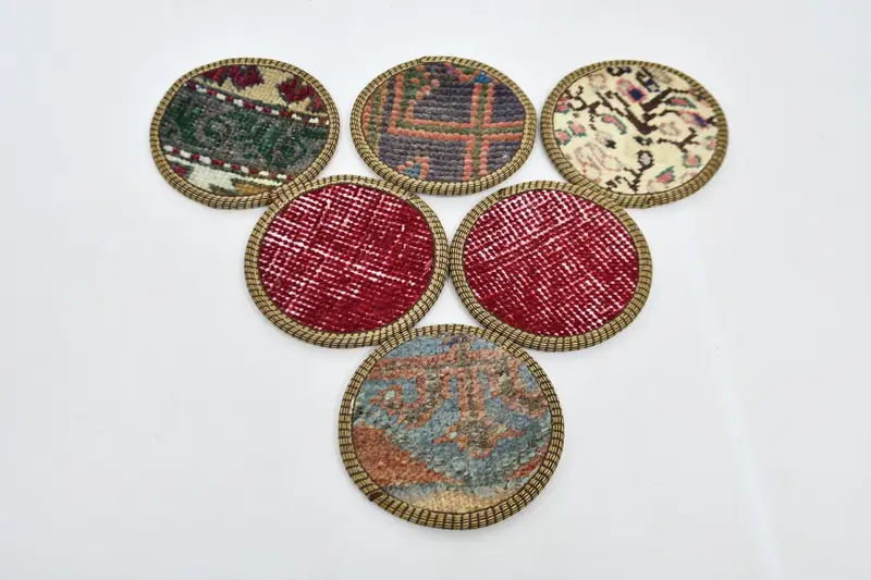 Posavasos redondos bohemios rojos y bronce, posavasos bohemios con estilo