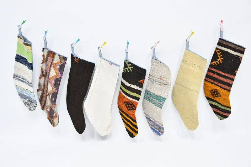 Patrón de adornos navideños festivos, calcetín navideño de 8 pulgadas de ancho