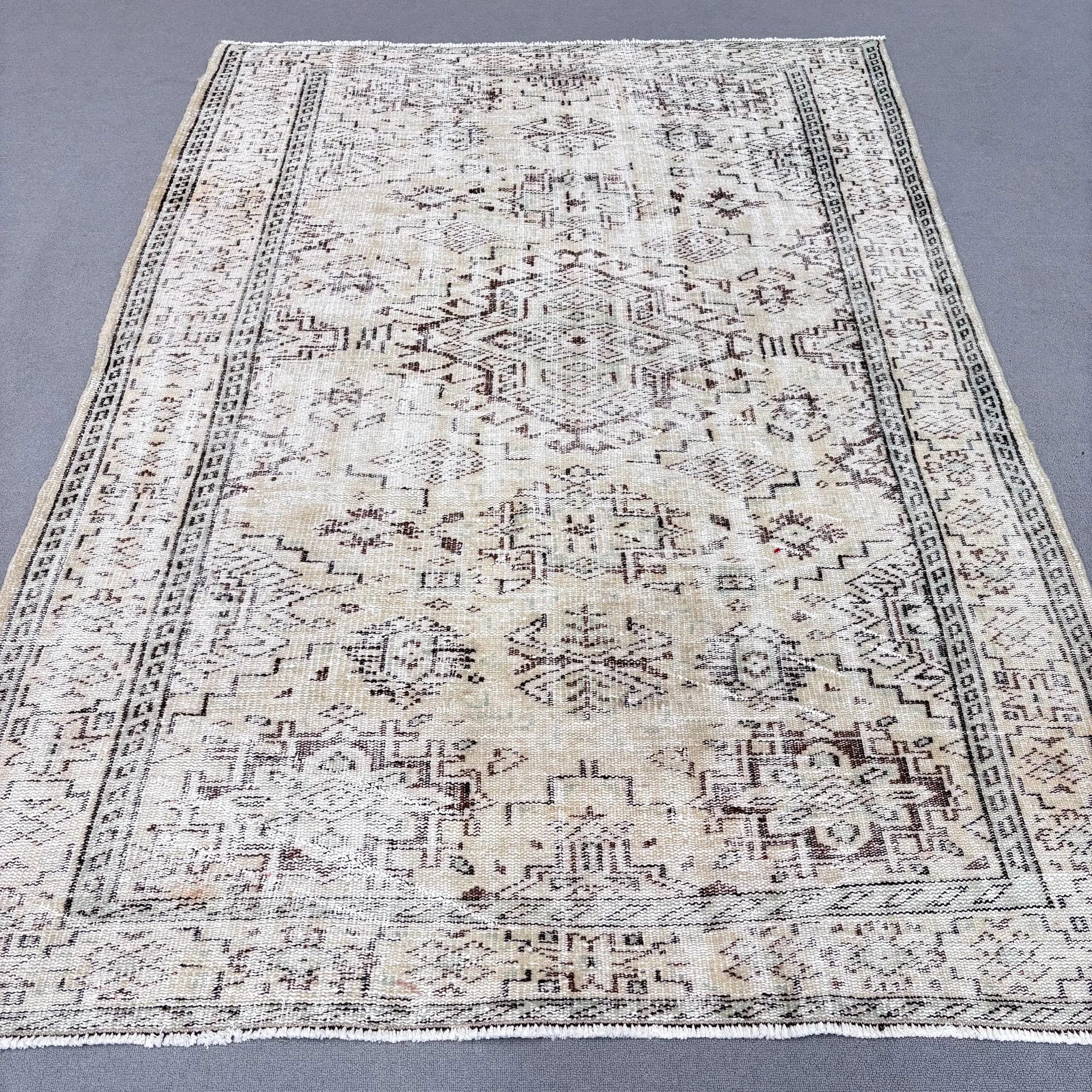 5.3x7.5 ft Turkish Vintage Rug, Area Rug, White Southwestern Rug - 1