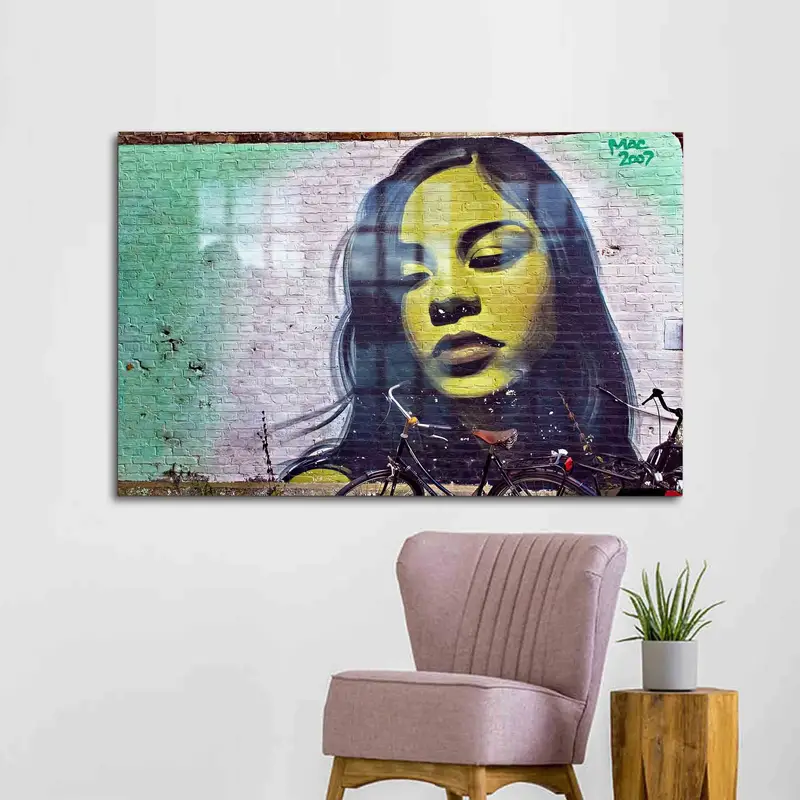 Zarif Baskılı Cam: Modern Dekor için Kadın Portresi Tasarımı