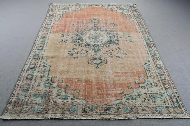 5,5 x 8,5 Fuß großer Teppich in Orange und Blau, Patchwork-Design