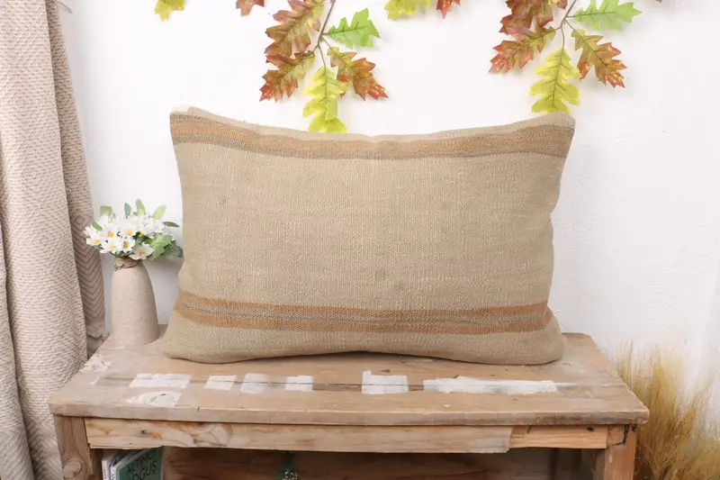 Beige & braun gestreiftes Wurfkissen, Vintage besticktes Kissen