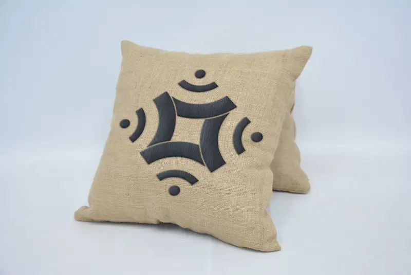 Rotes Polka Dot Wurfkissen, handgefertigtes besticktes Kissen