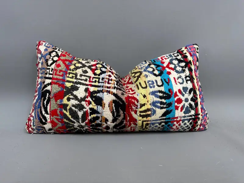 Almohada bordada floral roja, almohada de tiro vintage 12x24