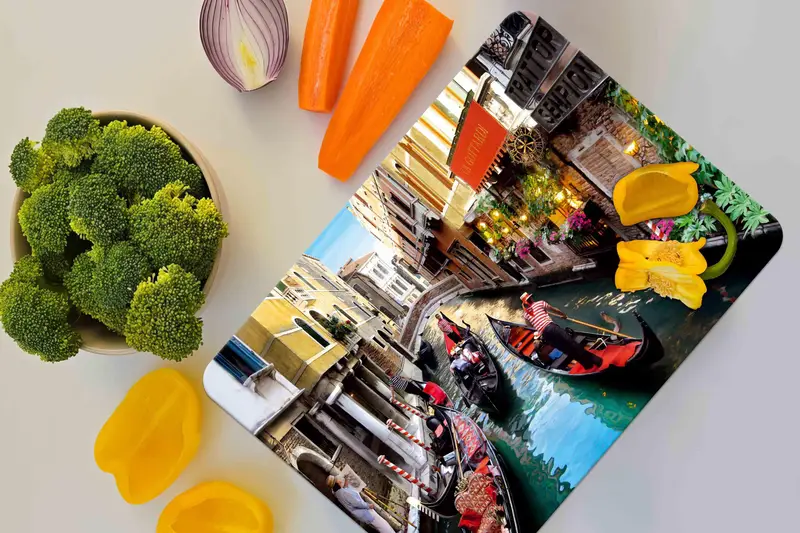 ヴェネチア風景ガラスまな板 滑り止め足付き