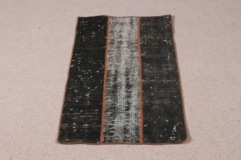 Alfombra Negra con Borde Gris 1,9x3,2ft, Modern Chic