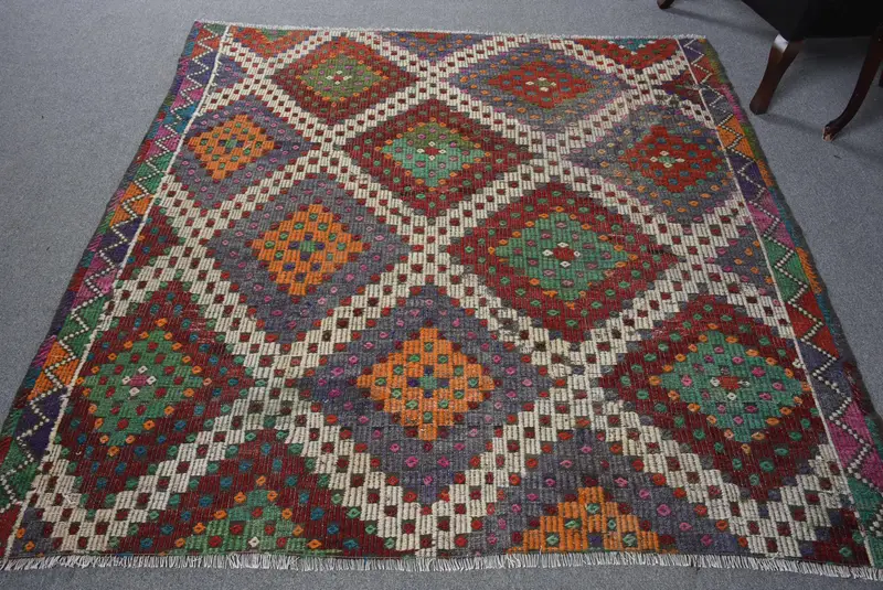 手作りのパープルラグ、6.1x6フィートのボーダーデザイン