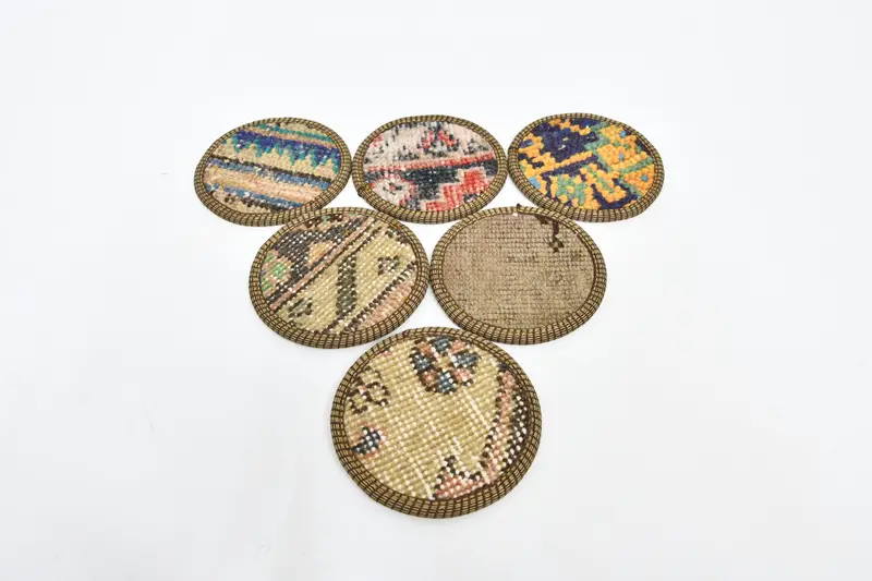 Kahverengi ve Bronz Yuvarlak Bardak Altlıkları, Dayanıklı ve Şık Halı Bardak Altlıkları