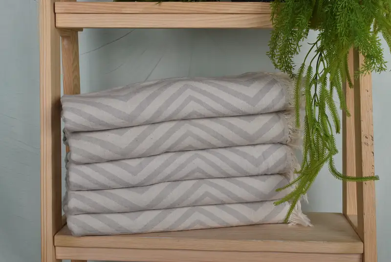 Zigzag Design Towel, Organic Cotton/Linen, Light Gray, 40x71 Inches