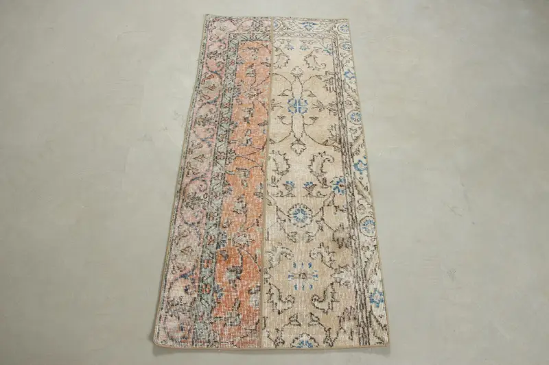 Elegante alfombra oriental beige, 2,1 x 4,7 pies con detalles en naranja